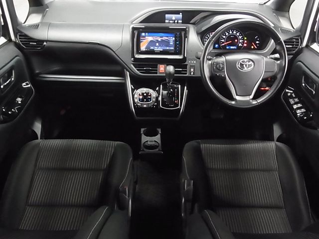 TOYOTA VOXY 2018