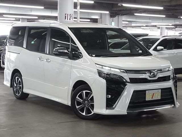 TOYOTA VOXY 2018