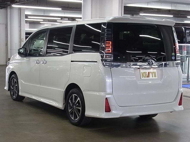 TOYOTA VOXY 2018