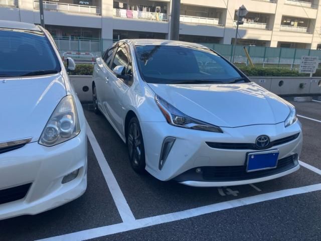 TOYOTA PRIUS 2021