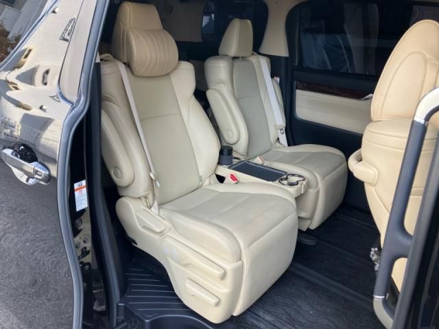 TOYOTA ALPHARD hybrid 4WD 2018