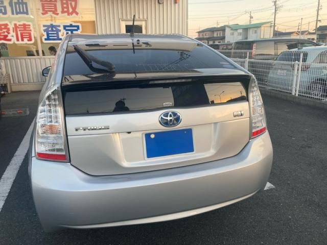 TOYOTA PRIUS 2011