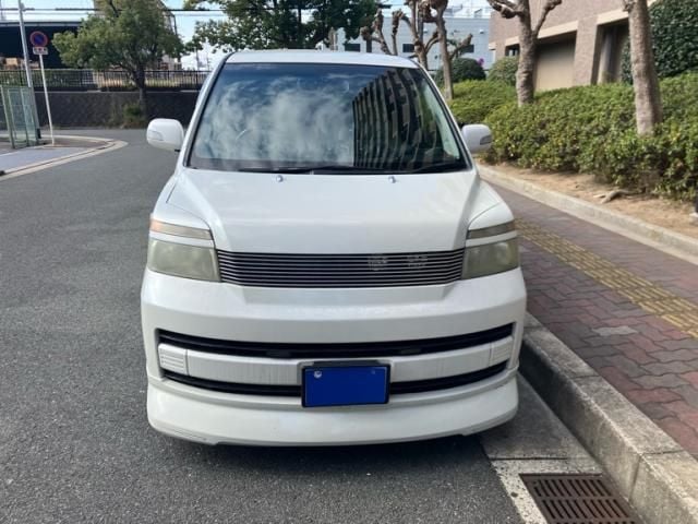 TOYOTA VOXY 2003