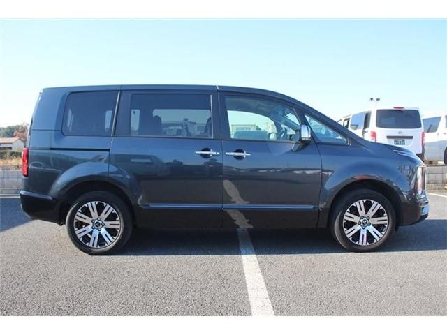 MITSUBISHI DELICA D:5 4WD 2023