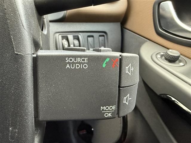 RENAULT RENAULT LUTECIA 2016