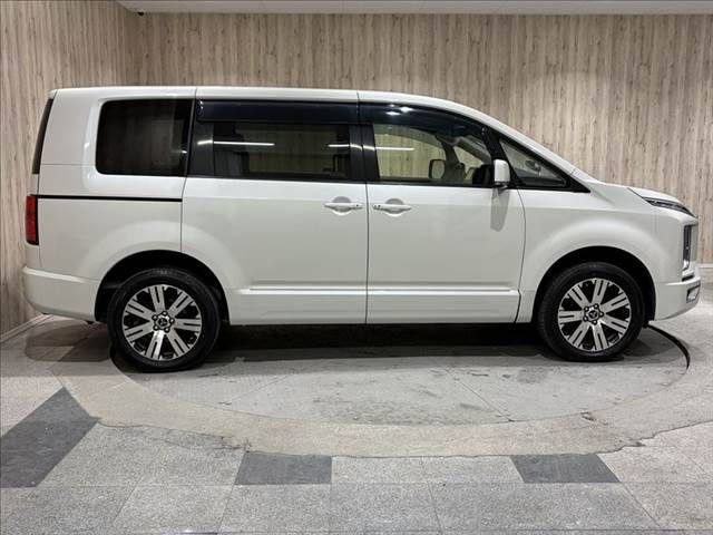 MITSUBISHI DELICA D:5 4WD 2019