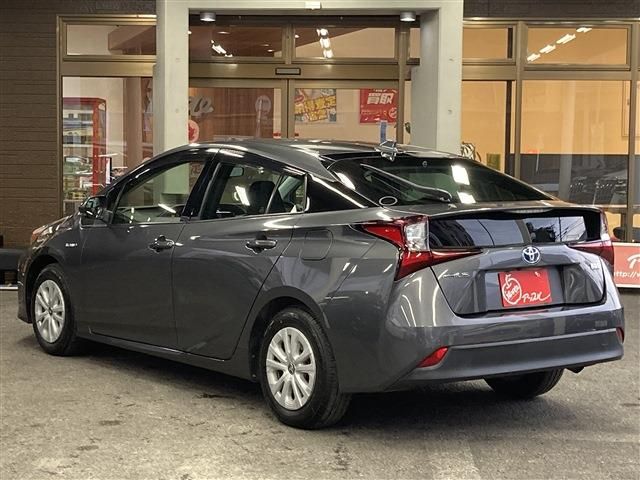 TOYOTA PRIUS 2019