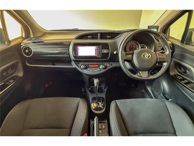 TOYOTA VITZ  4WD 2017