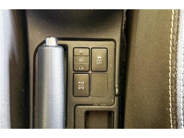 TOYOTA VITZ  4WD 2017