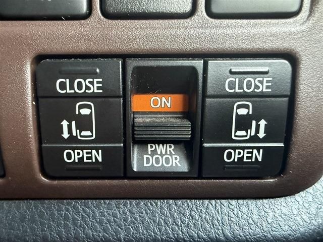 TOYOTA ESQUIRE HYBRID 2017