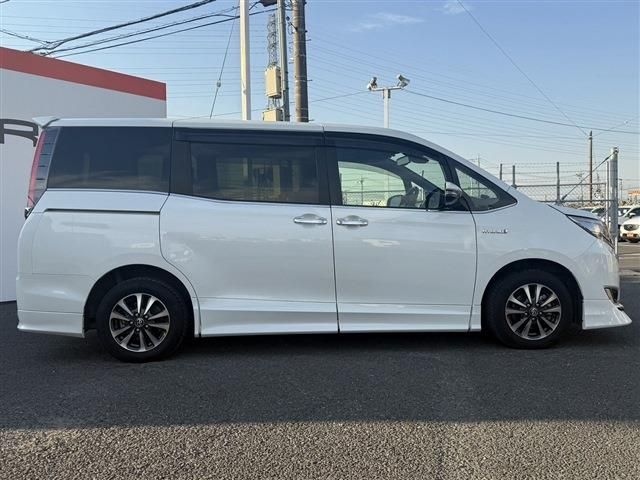 TOYOTA ESQUIRE HYBRID 2017