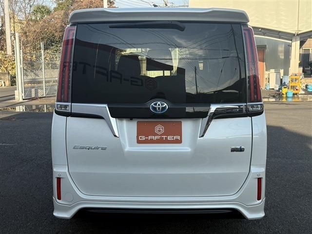 TOYOTA ESQUIRE HYBRID 2017