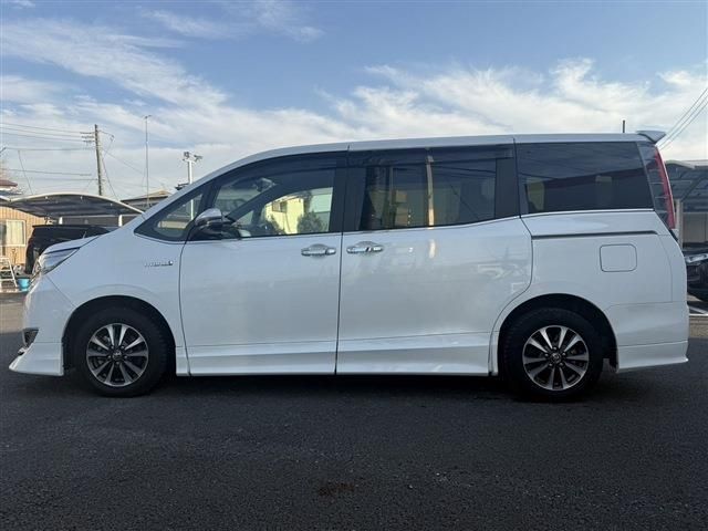 TOYOTA ESQUIRE HYBRID 2017