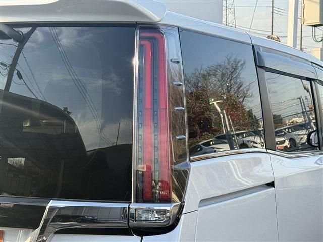 TOYOTA ESQUIRE HYBRID 2017