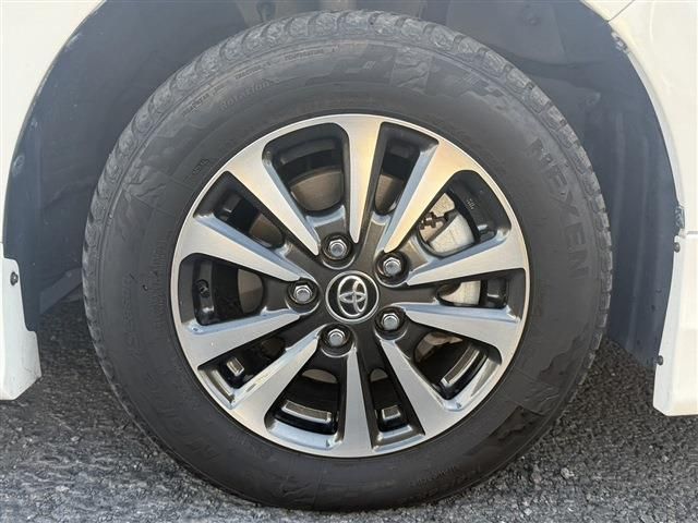 TOYOTA ESQUIRE HYBRID 2017