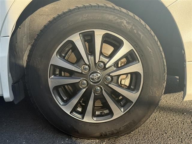 TOYOTA ESQUIRE HYBRID 2017