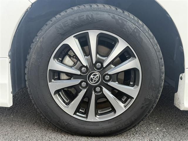 TOYOTA ESQUIRE HYBRID 2017