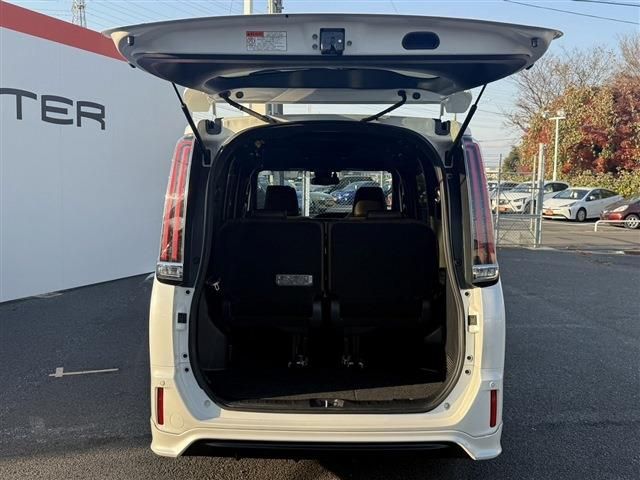 TOYOTA ESQUIRE HYBRID 2017