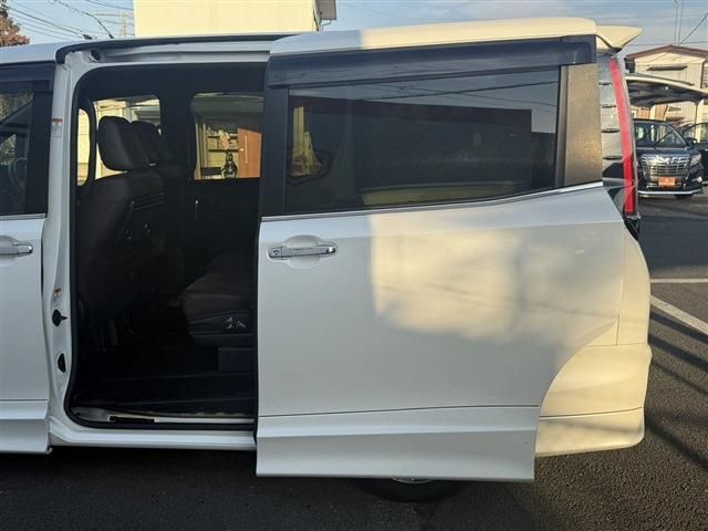 TOYOTA ESQUIRE HYBRID 2017