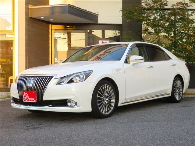 TOYOTA CROWN MAJESTA HYBRID 2017