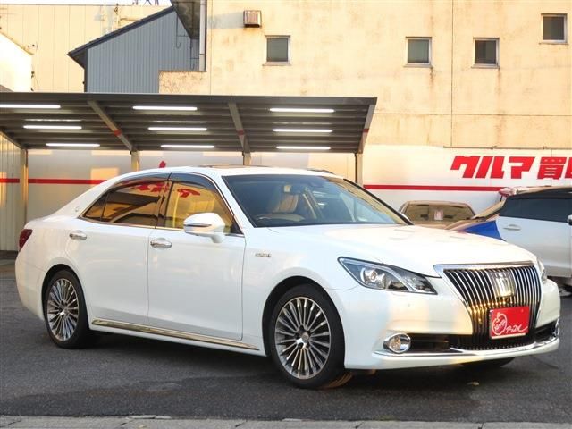 TOYOTA CROWN MAJESTA HYBRID 2017