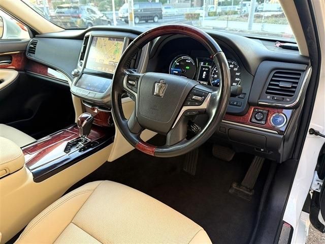 TOYOTA CROWN MAJESTA HYBRID 2017