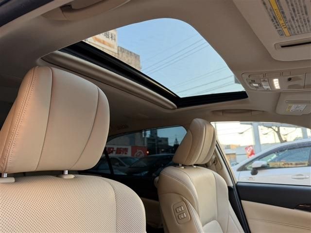 TOYOTA CROWN MAJESTA HYBRID 2017