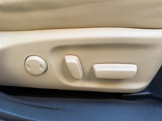 TOYOTA CROWN MAJESTA HYBRID 2017