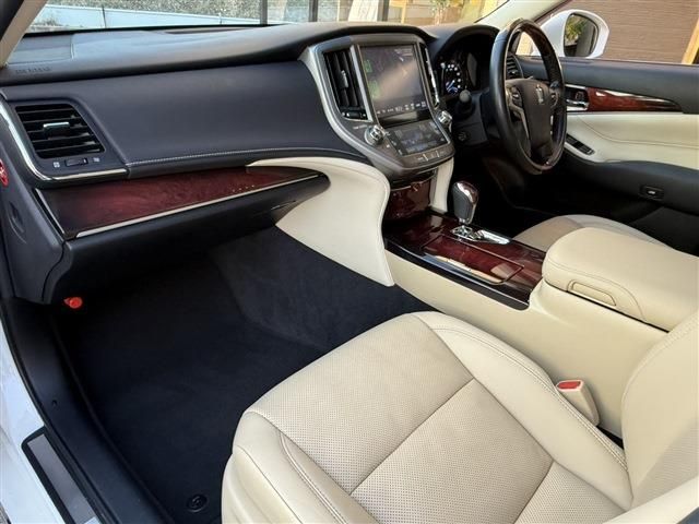 TOYOTA CROWN MAJESTA HYBRID 2017