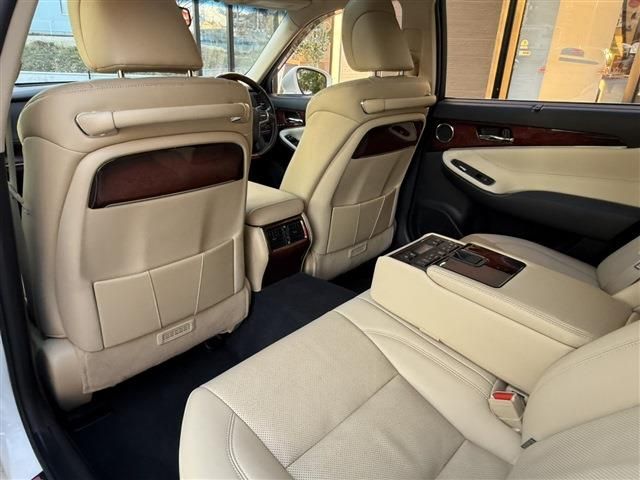 TOYOTA CROWN MAJESTA HYBRID 2017