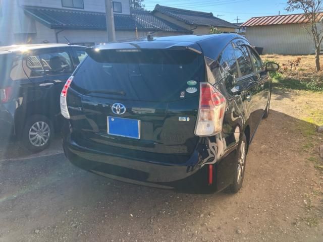 TOYOTA PRIUS Alpha 2017