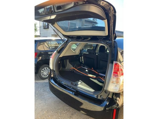 TOYOTA PRIUS Alpha 2017