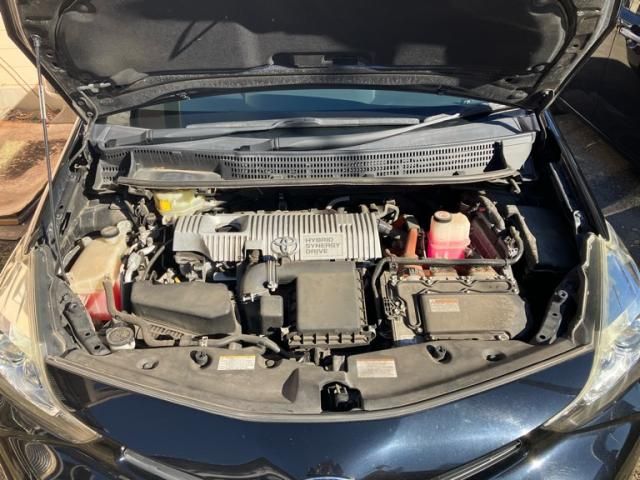 TOYOTA PRIUS Alpha 2017