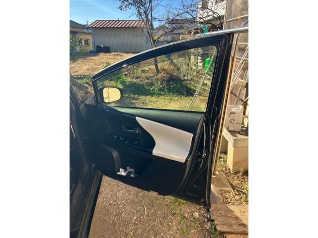 TOYOTA PRIUS Alpha 2017