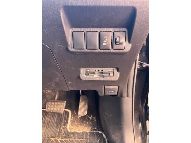 TOYOTA PRIUS Alpha 2017