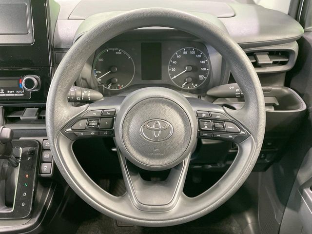 TOYOTA SIENTA HYBRID 2025