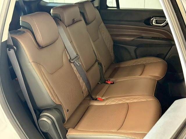 JEEP JEEP COMMANDER 2023