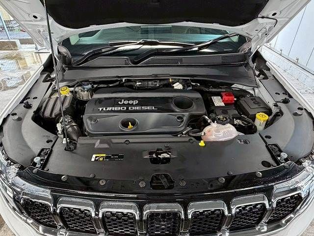 JEEP JEEP COMMANDER 2023