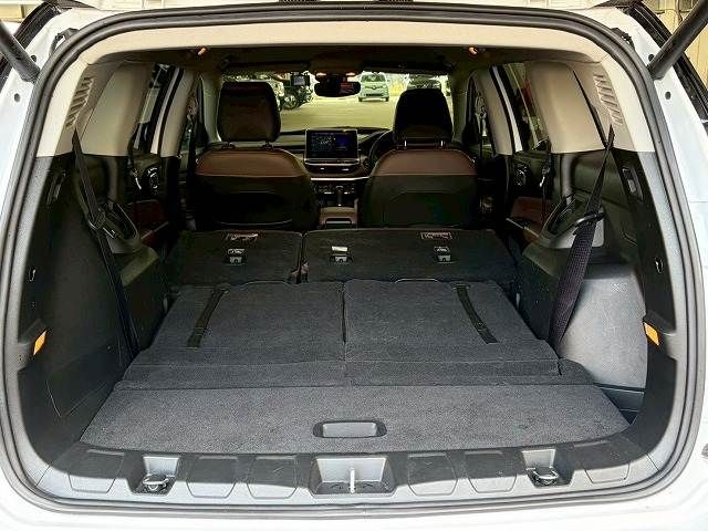 JEEP JEEP COMMANDER 2023