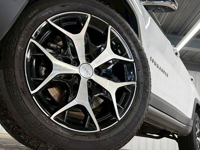 JEEP JEEP COMMANDER 2023