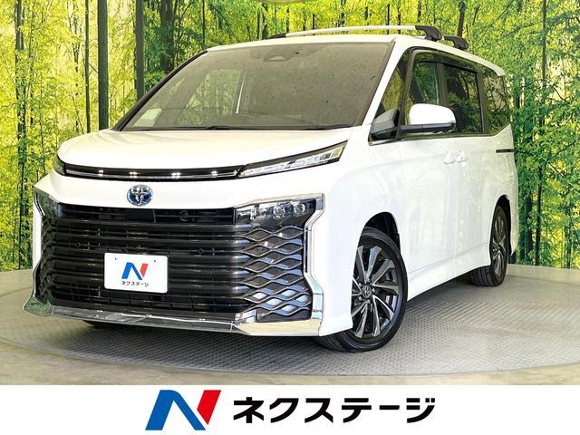TOYOTA VOXY HYBRID 2023