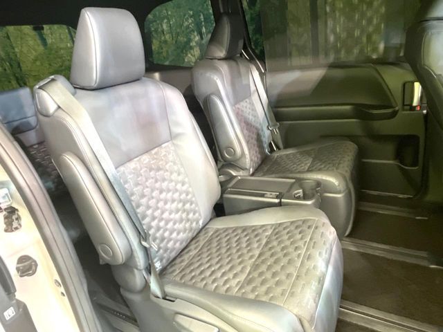 TOYOTA VOXY HYBRID 2023