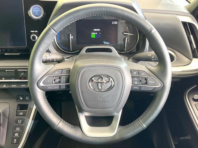 TOYOTA VOXY HYBRID 2023