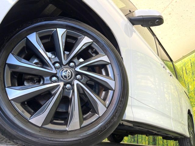 TOYOTA VOXY HYBRID 2023