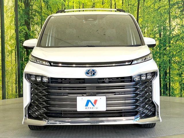 TOYOTA VOXY HYBRID 2023