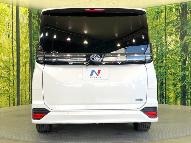 TOYOTA VOXY HYBRID 2023