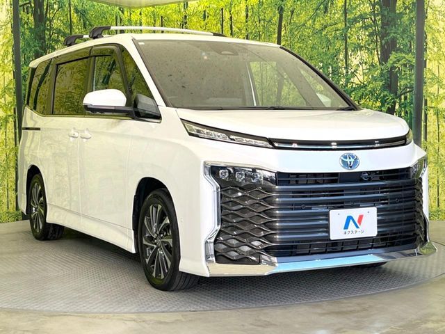 TOYOTA VOXY HYBRID 2023