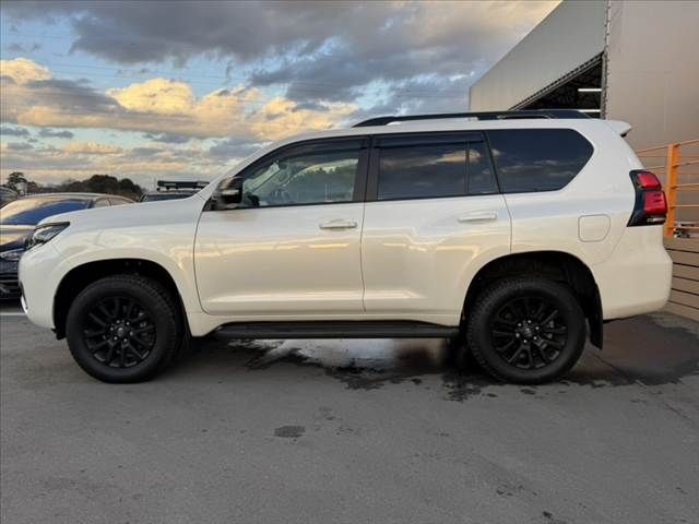 TOYOTA LANDCRUISER PRADO 2023