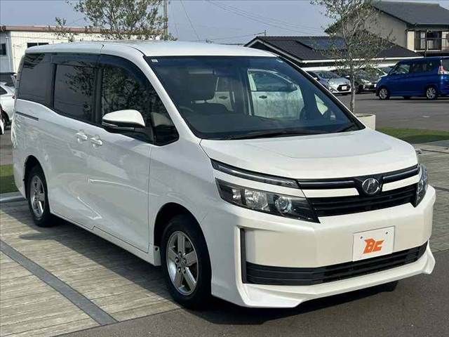 TOYOTA VOXY 2015