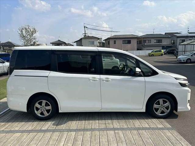 TOYOTA VOXY 2015